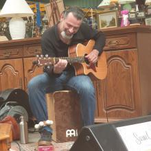 Au milieu des meubles 